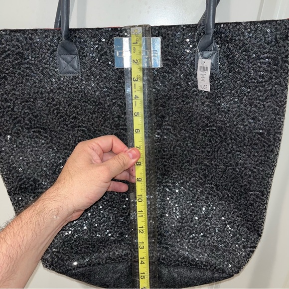 New with details Chico’s Sequin handbag Tote, Gray with Red Interior - Picture 3 of 13